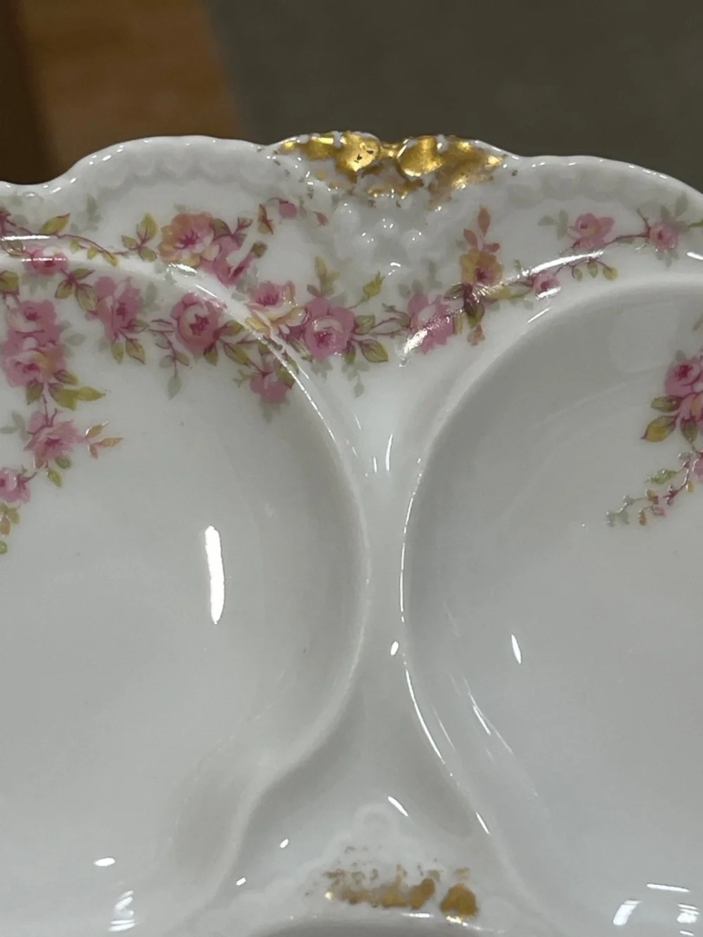 Limoges White Porcelain Floral Oyster Plate with Pink Rose Sprays and Gold Trim - Picture 3 of 12